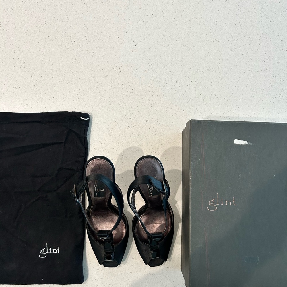 Glint Elegant Black Sandals